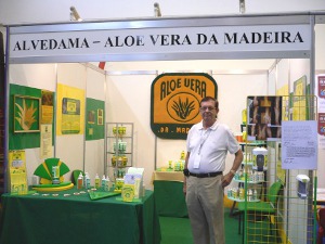 Peter Calhoune in his ALVEDAMA stand at
an EXPO in Madeira